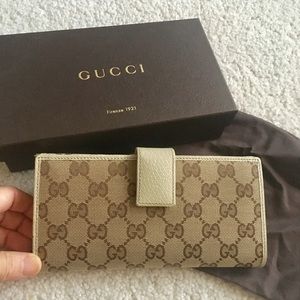 SOLD! Classic Gucci Wallet